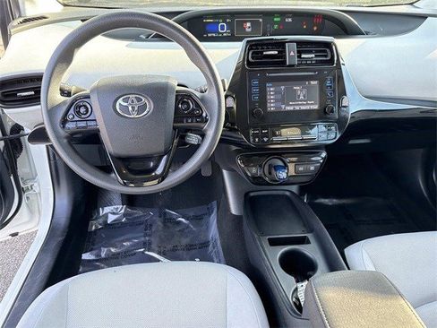 Used 2019 Toyota Prius L Eco image 17