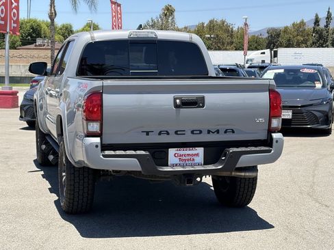 Used 2018 Toyota Tacoma TRD Sport AWD/4WD image 44