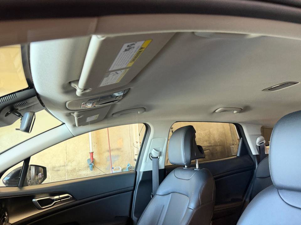 Used 2023 Kia Sportage EX AWD/4WD image 25