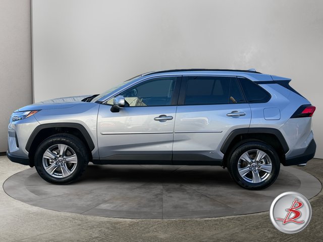 Used 2023 Toyota RAV4 LE AWD/4WD image 4