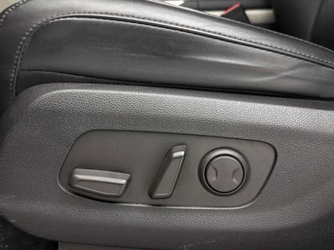 Used 2022 Kia Carnival LX FWD image 28
