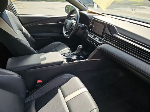 Used 2025 Toyota Camry SE FWD image 10