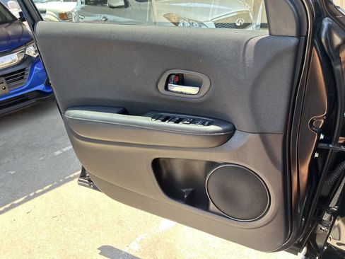 Used 2020 Honda HR-V LX image 18