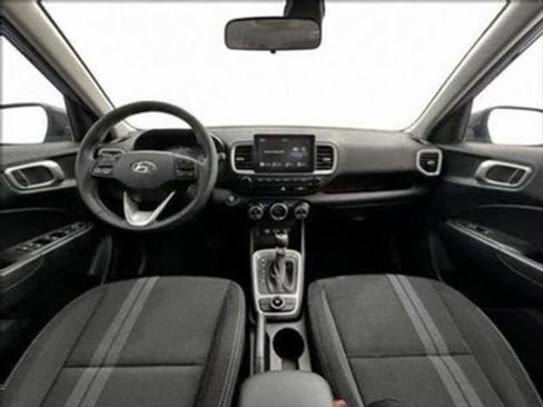 New 2025 Hyundai Venue SEL image 11