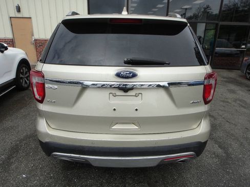 Used 2017 Ford Explorer XLT w/ Equipment Group 202A AWD/4WD image 5