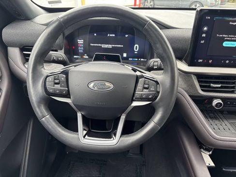 Used 2025 Ford Explorer Platinum w/ LUX Leather Package AWD/4WD image 14