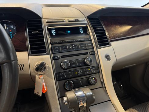 Used 2010 Ford Taurus SEL FWD image 15