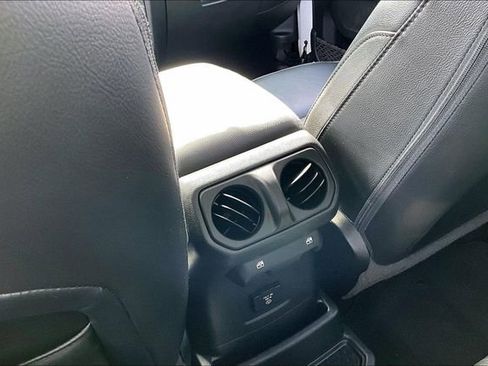 Used 2023 Jeep Wrangler Unlimited Sahara image 10