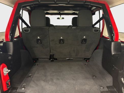 Used 2019 Jeep Wrangler Unlimited Sahara w/ Safety Group image 12