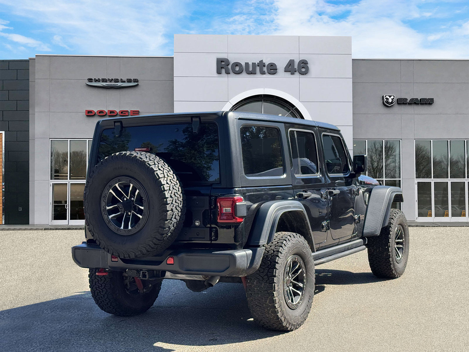 Used 2024 Jeep Wrangler Unlimited Rubicon w/ XTREMEE 35" Tire Package AWD/4WD image 5