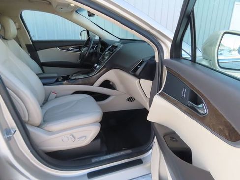 Used 2017 Lincoln MKX Select w/ Lincoln MKX Climate Package image 22