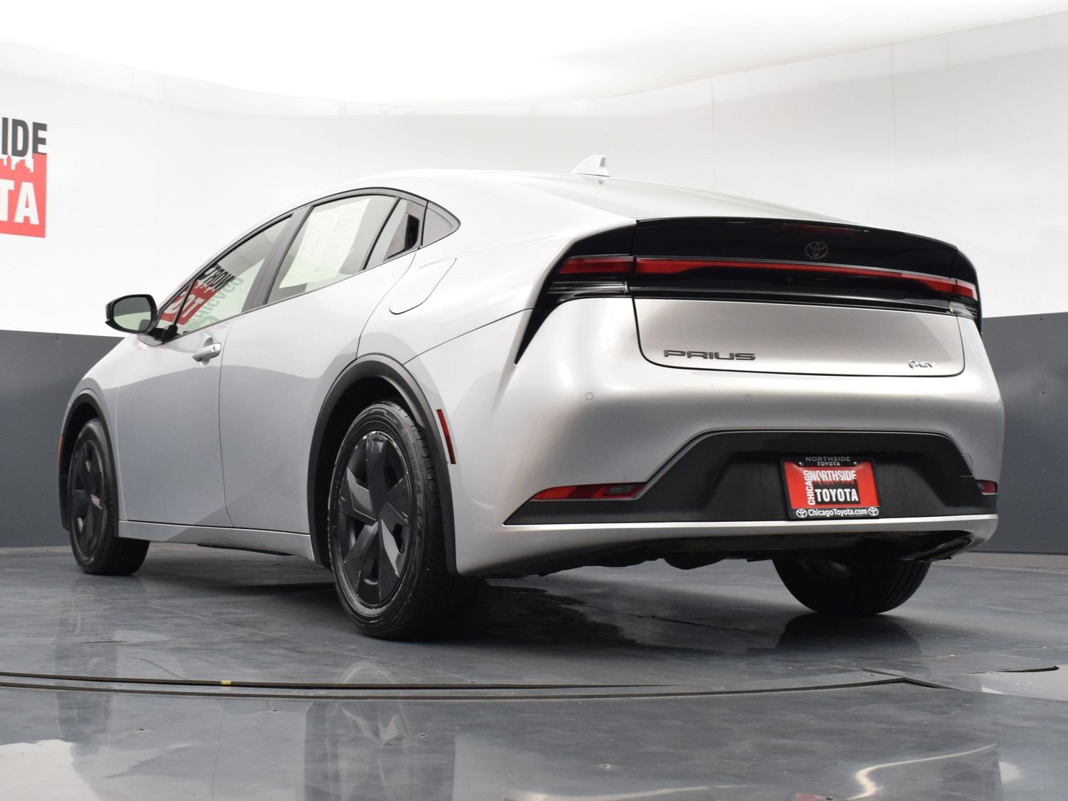 Used 2025 Toyota Prius LE FWD image 26
