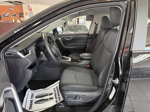 Used 2025 Toyota RAV4 XLE AWD/4WD image 33