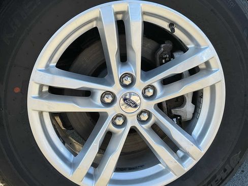 Used 2022 Ford Explorer XLT image 13