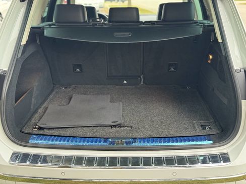 Used 2017 Volkswagen Touareg Sport image 17