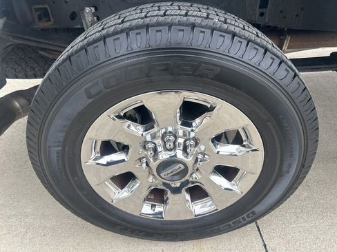 Used 2019 Ford F250 Lariat w/ Chrome Package image 26