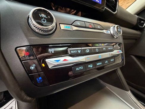 Used 2020 Ford Explorer Platinum image 25