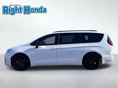 Used 2025 Chrysler Pacifica Limited
