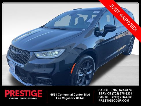 Used 2023 Chrysler Pacifica Limited w/ Uconnect Theater Family Group AWD/4WD image 1