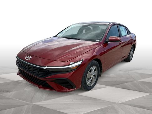 Used 2025 Hyundai Elantra SE FWD image 4