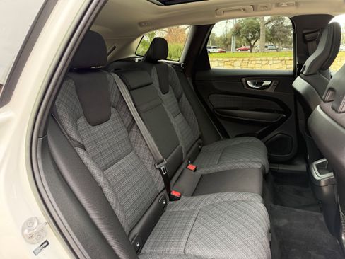 Certified 2023 Volvo XC60 B5 Core image 12