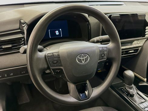 Used 2025 Toyota Camry LE image 18