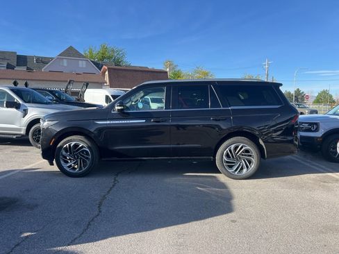 Used 2025 Lincoln Navigator Reserve image 16