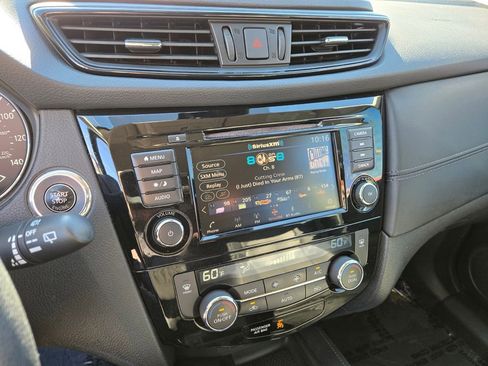 Used 2019 Nissan Rogue SL w/ Premium Package image 25