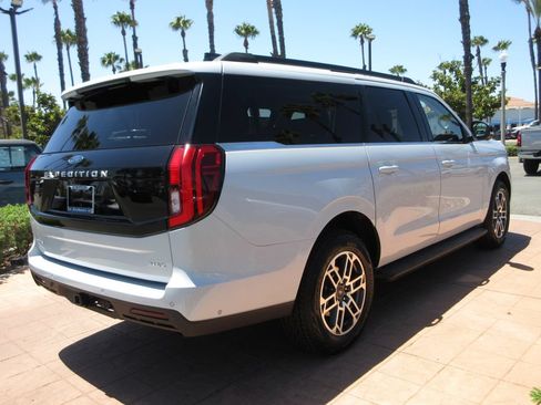 Certified 2025 Ford Expedition Max Active AWD/4WD image 4