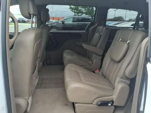 Used 2014 Chrysler Town & Country Touring-L w/ Driver Convenience Group FWD image 14