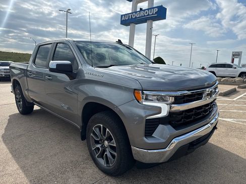 Used 2023 Chevrolet Silverado 1500 LT AWD/4WD image 3