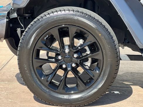 Used 2021 Jeep Wrangler Unlimited Sahara image 32