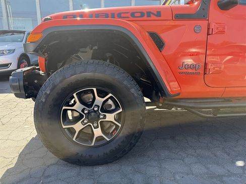 Used 2018 Jeep Wrangler Unlimited Rubicon w/ Dual Top Group AWD/4WD image 22