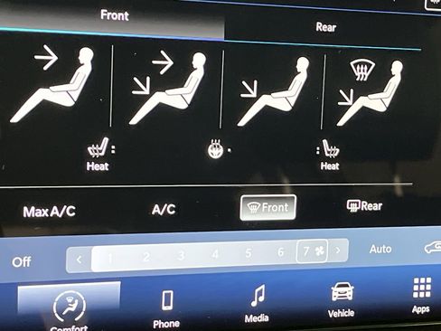 Used 2024 Chrysler Pacifica Touring-L image 23