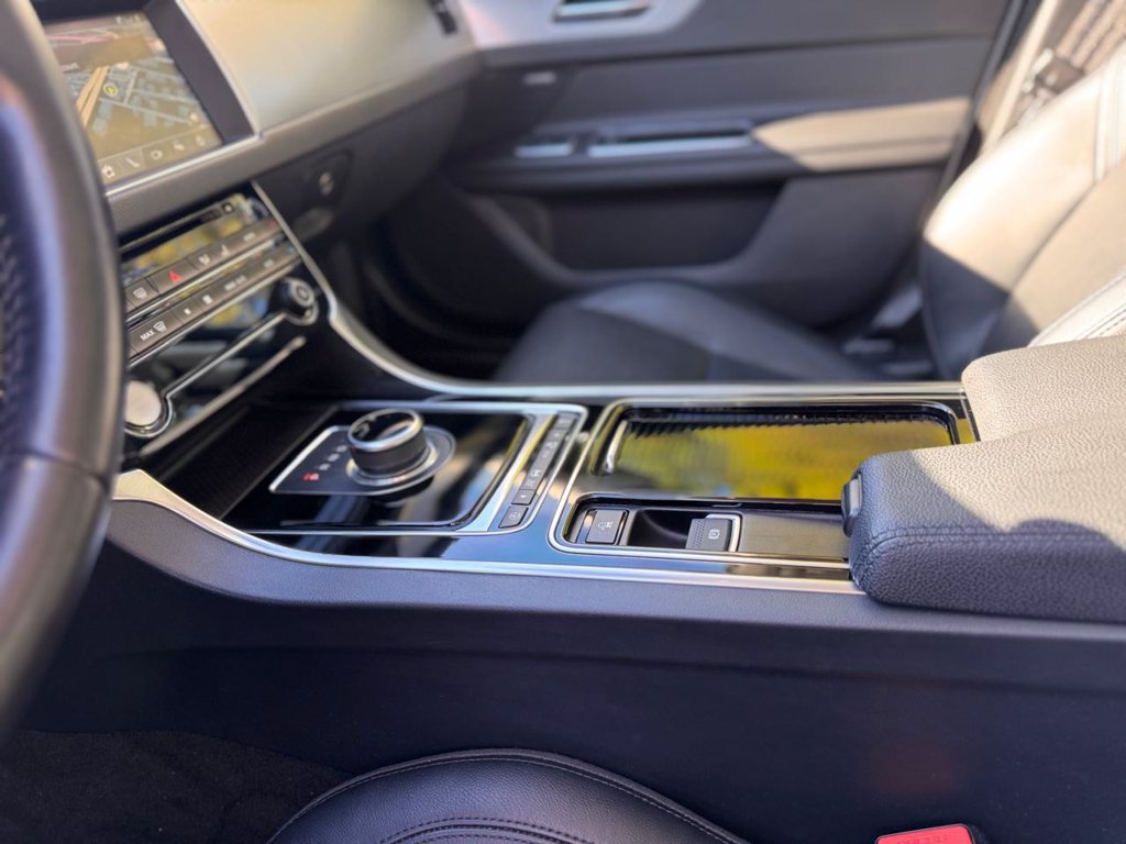 Used 2018 Jaguar XF Prestige AWD/4WD image 18