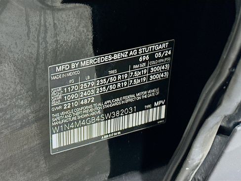 Used 2025 Mercedes-Benz GLB 250 image 12