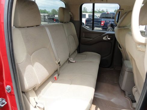 Used 2010 Nissan Frontier SE RWD image 6