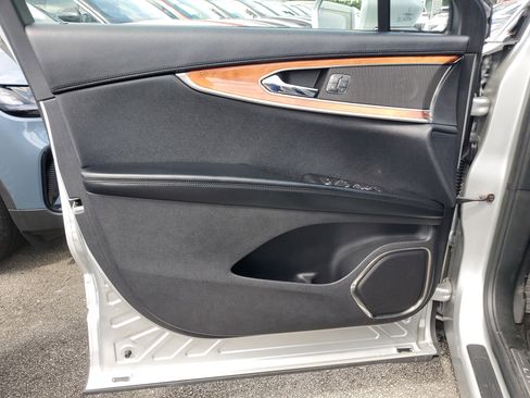 Used 2019 Lincoln Nautilus Select image 16