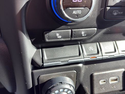 Used 2021 Chevrolet Silverado 1500 LT image 27