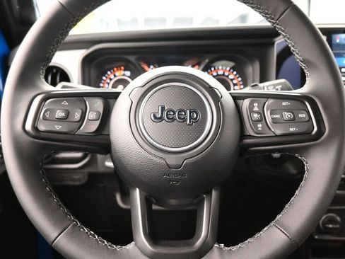 Used 2025 Jeep Wrangler Unlimited Sport AWD/4WD image 23