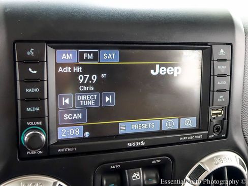 Used 2015 Jeep Wrangler Unlimited Sahara w/ Dual Top Group AWD/4WD image 20