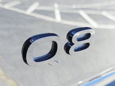 Used 2024 Audi Q8 Prestige w/ Prestige Package image 9