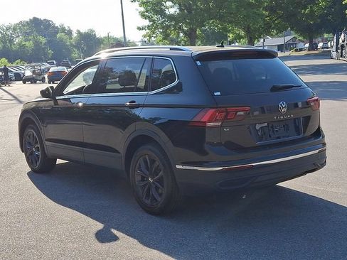 Used 2022 Volkswagen Tiguan SE FWD image 3