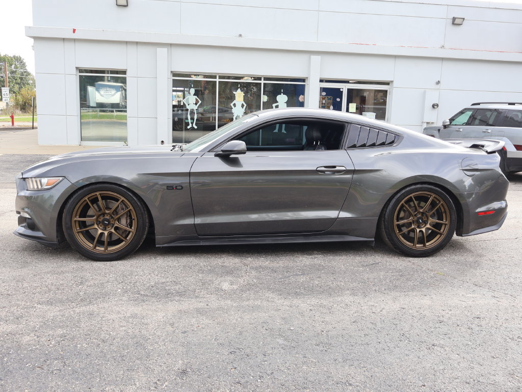Used 2017 Ford Mustang GT Premium w/ Black Accent Package RWD image 4
