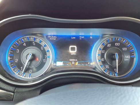 Used 2017 Chrysler 300 Limited image 34