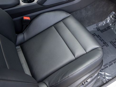 Certified 2025 Porsche Cayenne AWD/4WD image 50