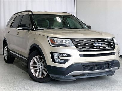 Used 2017 Ford Explorer XLT w/ Equipment Group 202A