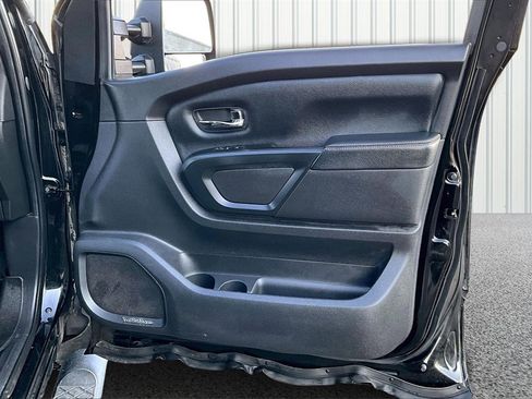 Used 2018 Nissan Titan SV image 28