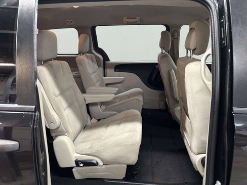 Used 2016 Dodge Grand Caravan American Value Package FWD image 17