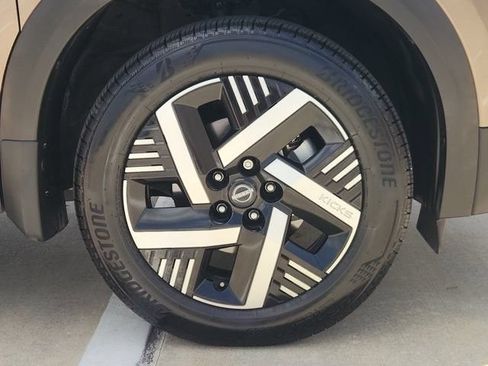 Used 2025 Nissan Kicks SV w/ Illumination Package FWD image 10